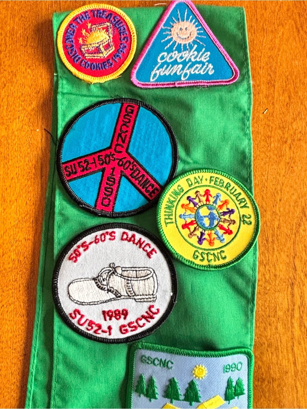 Vintage 1980s Girl Scout Brownies Sash Badges Patches Pins Felt Nations Capital - Picture 9 of 10